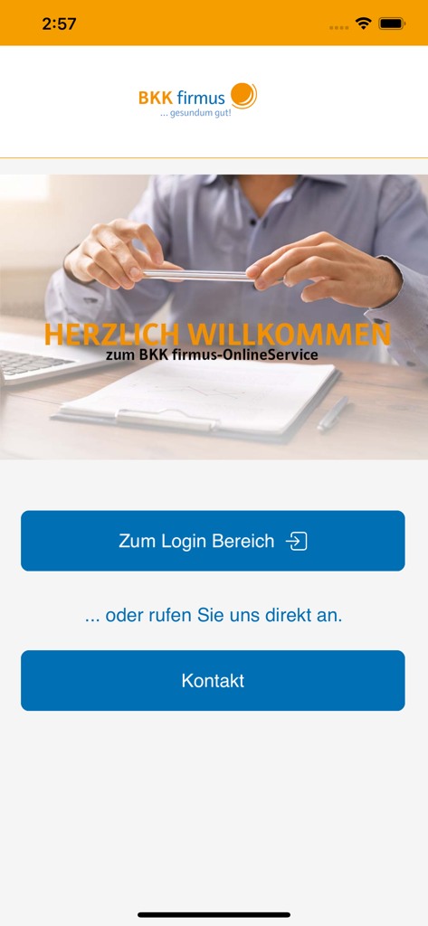 Welcome screen of the BKK firmus app showing login and contact buttons.