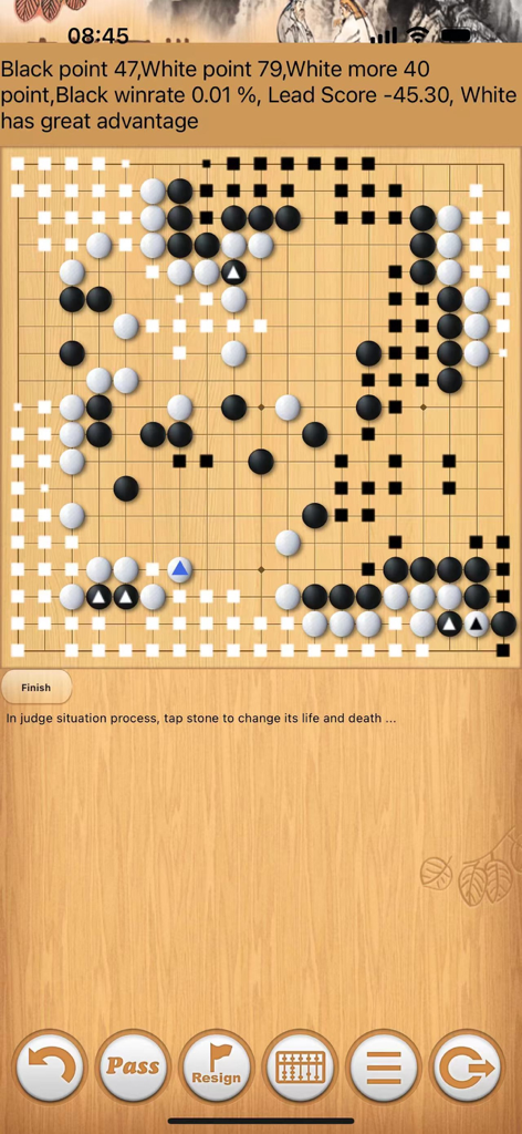 Interface do aplicativo Tesuji Library mostrando um tabuleiro de Go com estatísticas de jogo e análise de taxa de vitória.
