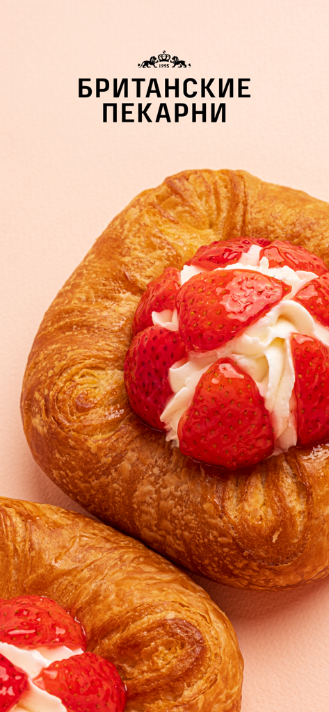 Британские пекарни - Nahaufnahme eines frischen Erdbeer- und Schlagsahne-Gebäcks in der mobilen App Britische Bäckereien