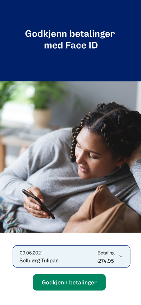 Una mujer usando la aplicación de banca móvil OBOS para aprobar una transacción de pago con Face ID
