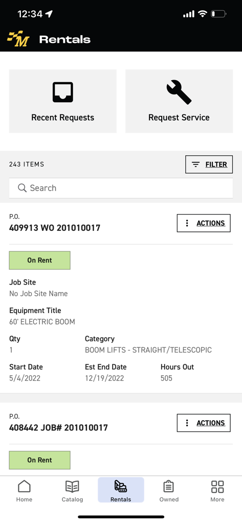 MacOne - Pantalla de la aplicación MacOne que muestra una lista de alquileres activos de equipo pesado con detalles sobre plataformas elevadoras y solicitudes de servicio