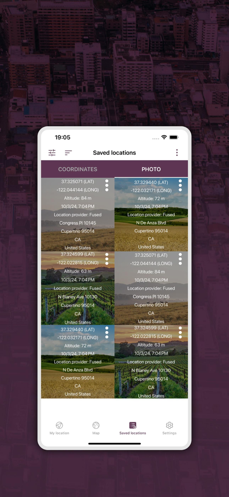 My GPS Locationアプリの画面に、正確な座標、高度データ、添付写真付きで保存された位置情報のグリッドが表示されています。