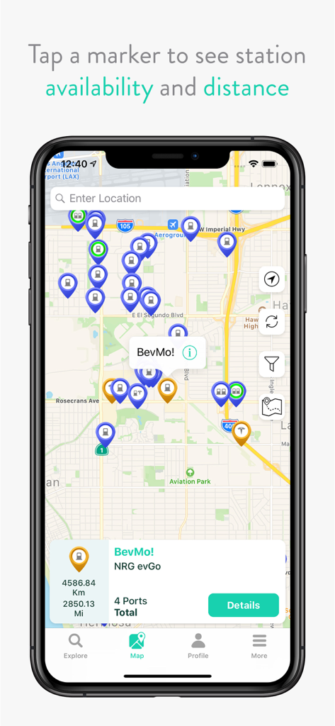 ChargeHub EV Charge Point Map - Schermata di un telefono cellulare che visualizza la mappa dell'app ChargeHub con vari indicatori di stazioni di ricarica per veicoli elettrici e una stazione selezionata che mostra dettagli come porte e distanza