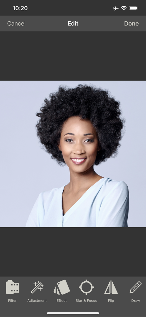 Photo Printing - Una interfaz móvil para editar una foto de retrato con herramientas como filtros, ajustes y efectos antes de imprimir.