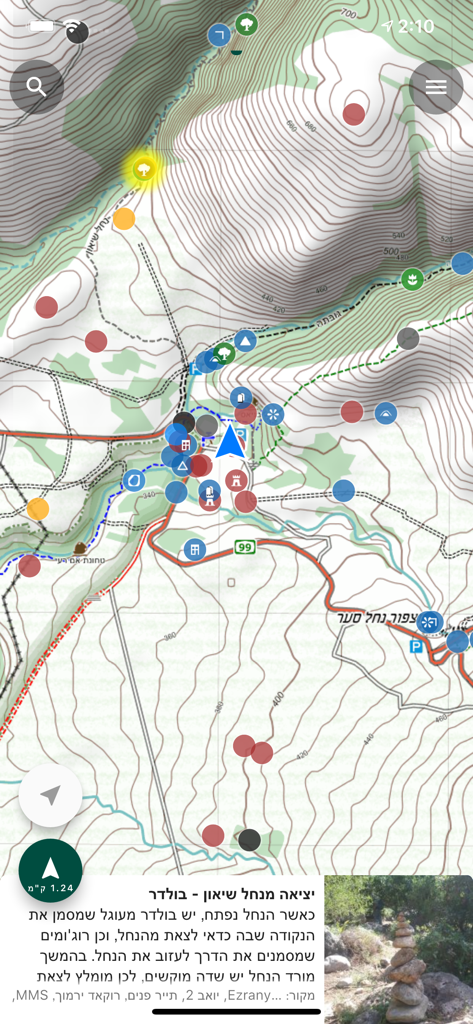 עמוד ענן - Amud Anan app interface showing a detailed topographical map of Israel with various colored points of interest markers and navigation arrow