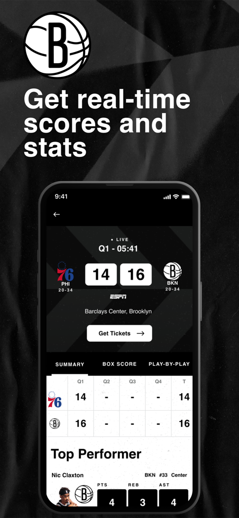 Brooklyn Nets - 브루클린 네츠 모바일 앱 인터페이스가 실시간 경기 점수와 최고 선수 통계를 표시하고 있습니다.