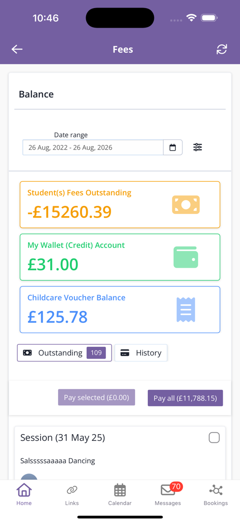 SchoolsBuddy 2.0 - Captura de pantalla de la aplicación SchoolsBuddy 2.0 que muestra la sección de Cuotas con saldos pendientes de los estudiantes, crédito de billetera y totales de vales de cuidado infantil.