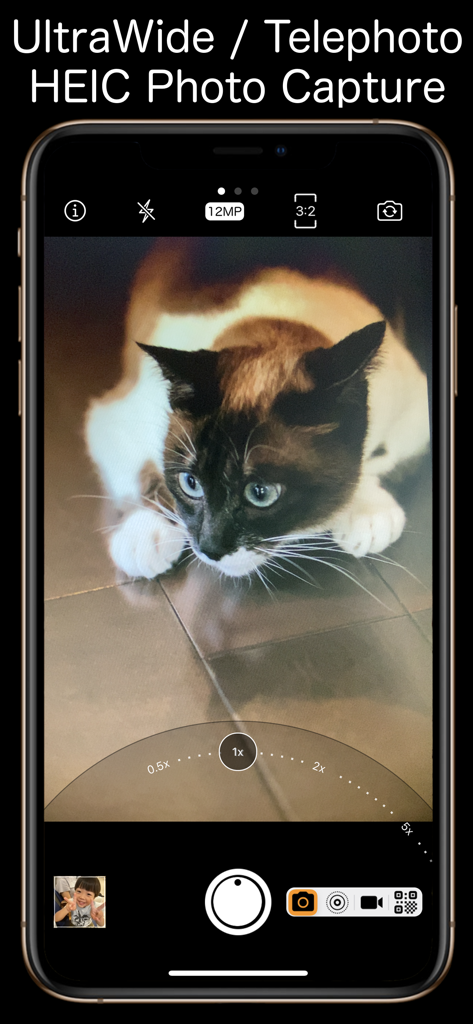 Die Benutzeroberfläche der App The Simple Camera zeigt eine Katze und ein Zoom-Einstellrad für Ultraweitwinkel- und Teleaufnahmen.