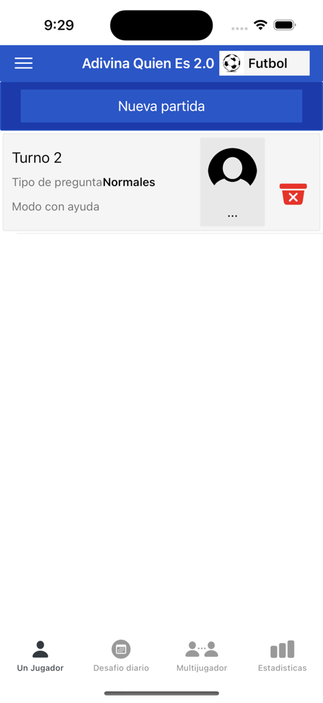 Adivina Quien Es - Haupt-Gameplay-Bildschirm der App Wer bin ich?, der die Fußballkategorie und den Zugstatus anzeigt