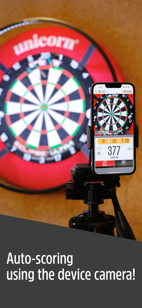Dartsmind - Smartphone em um tripé usando a câmera do app Dartsmind para pontuar automaticamente um jogo em um alvo de dardos