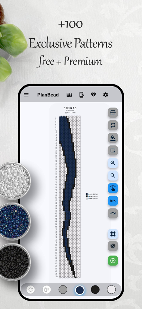 Interfaccia dell'app PlanBead che mostra un motivo digitale di tessitura di perline per la creazione di gioielli accanto a contenitori di perline reali