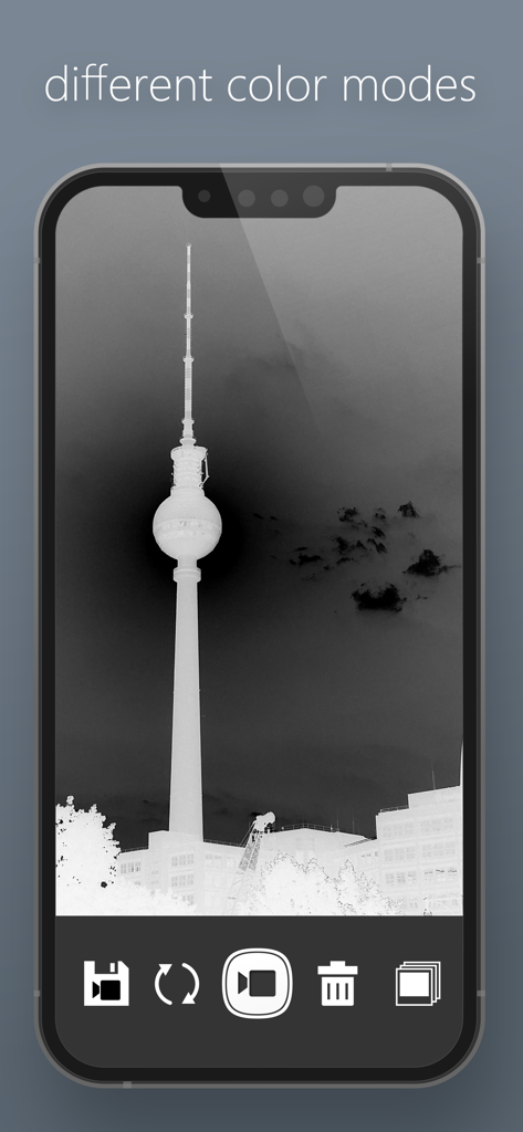 MoshUpアプリのインターフェースに、背の高い都市のタワーに適用された白黒フィルターエフェクトが表示されている