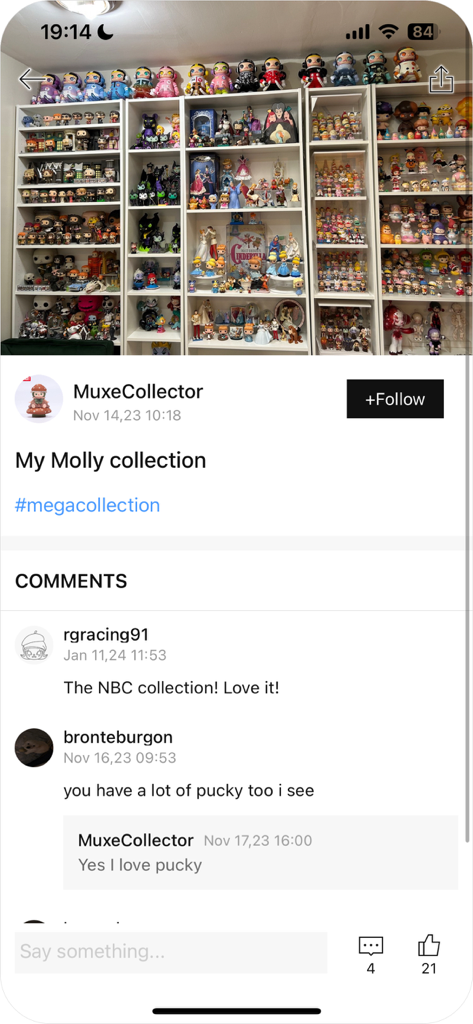 POP MART - Captura de pantalla del feed social de la app Pop Mart mostrando una gran colección de juguetes de arte en estanterías y comentarios de usuarios.