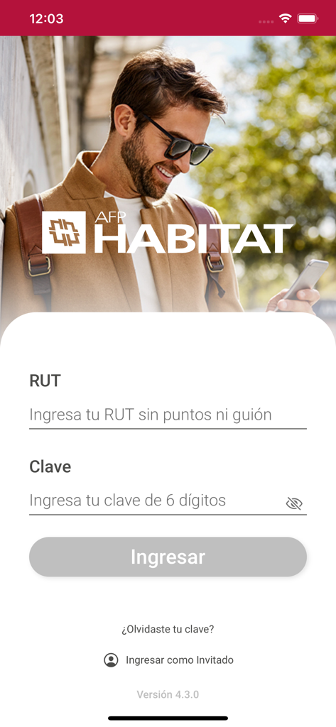 Pantalla de inicio de sesión de la aplicación AFP Habitat Chile con campos de entrada para RUT y contraseña con un hombre profesional al fondo.