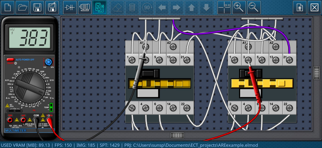 Electric Circuits Simulator - Multímetro digital midiendo voltaje en una simulación de circuito de contactor de relé virtual.