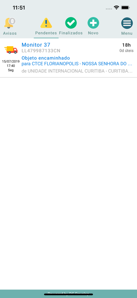 Interface de l'application Rastreio Facil affichant une liste des statuts de suivi des colis en attente