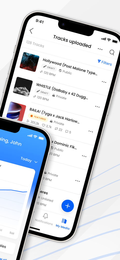 BeatStars Studio: My Media - Interfaz de la app BeatStars Studio mostrando una lista de pistas musicales subidas con estadísticas como reproducciones y 'me gusta'