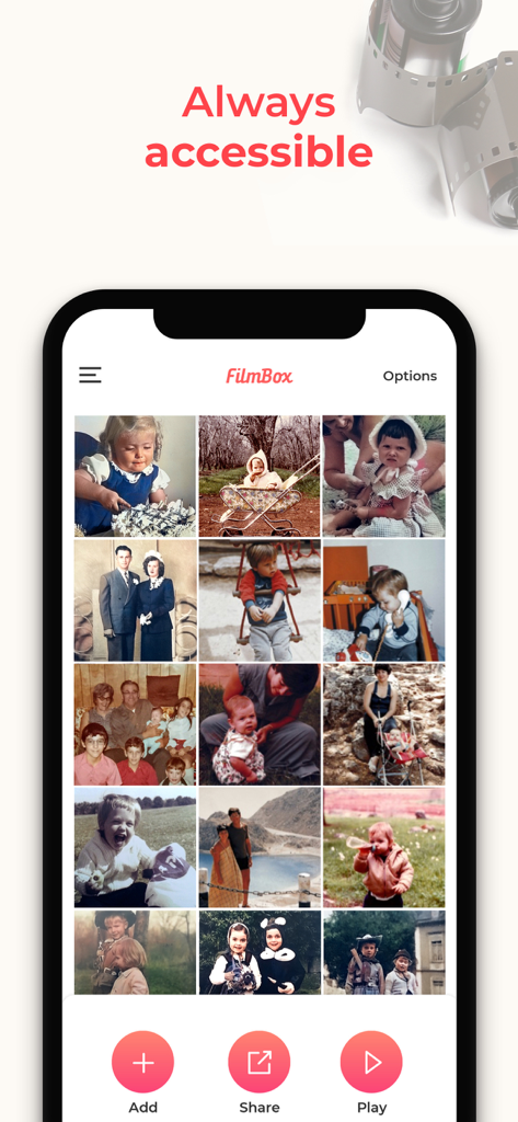 Interface de l'application FilmBox affichant une grille de photos de famille anciennes numérisées