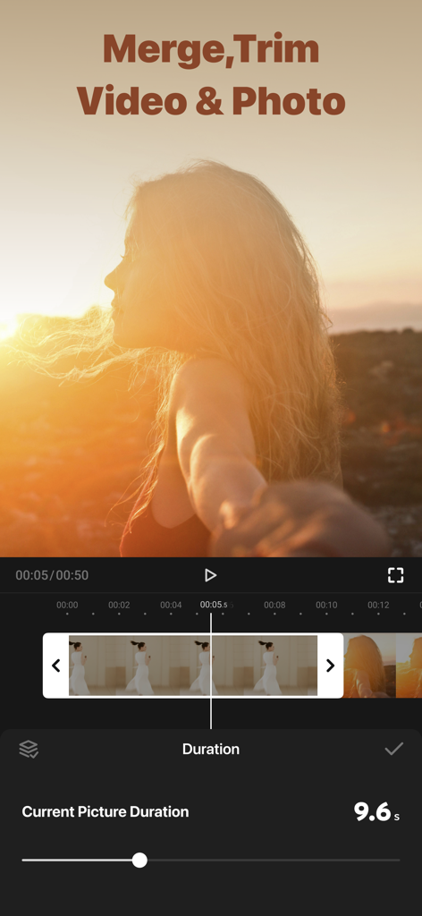 FotoPlay 앱 인터페이스. 동영상 및 사진 클립을 병합하고 자르는 도구와 함께 시간 길이 조절 슬라이더를 표시합니다.