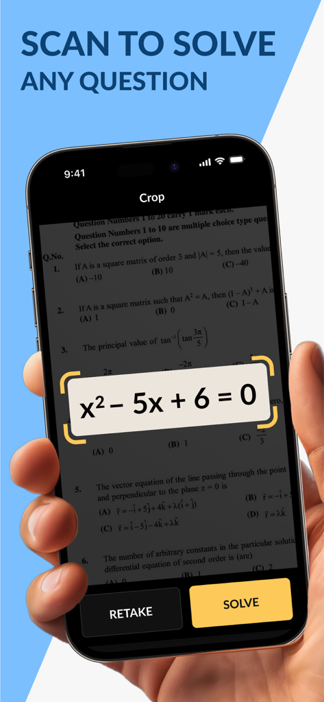 Mano sosteniendo un teléfono escaneando un problema de matemáticas usando Solver AI