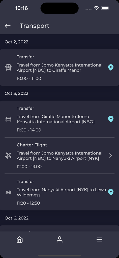 TravelKey-App-Transportbildschirm zeigt Flughafentransfers und Charterflugdetails für einen Kenia-Safari-Reiseplan an.