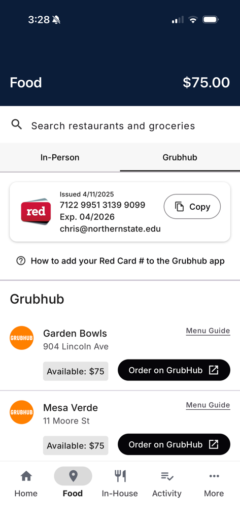 Ecrã da aplicação Red Card Athletics mostrando um cartão de refeição digital e listagens integradas de restaurantes Grubhub para pedidos de comida de atletas.