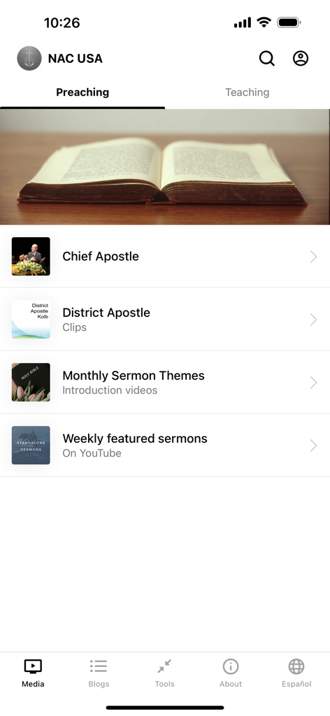 New Apostolic Church USA - Captura de tela do aplicativo móvel da Igreja Nova Apostólica dos EUA com a tela de recursos de pregação apresentando clipes de sermões do Apóstolo Chefe e do Apóstolo Distrital.