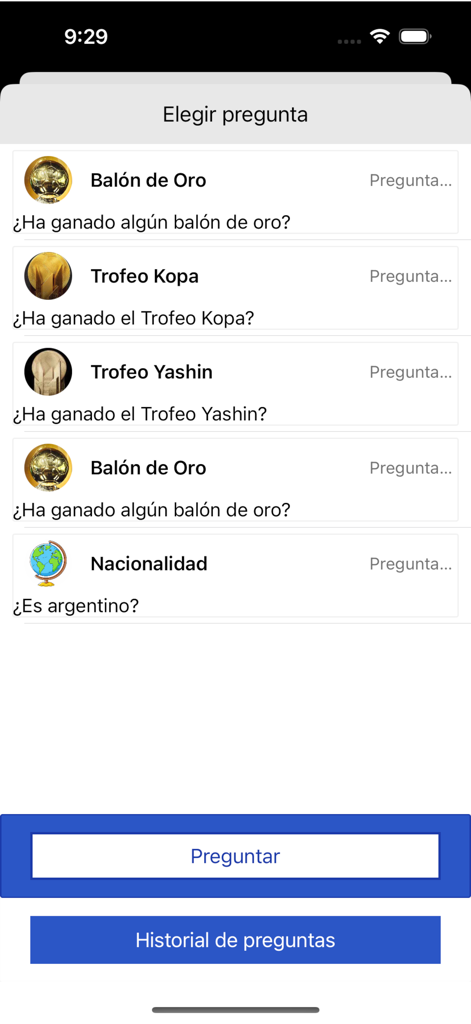 Adivina Quien Es - Ein Bildschirm mit auswählbaren Fußball-Quizfragen zu Auszeichnungen und Nationalität im mobilen Spiel Wer bin ich?