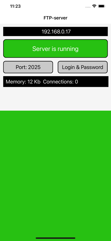 La interfaz de usuario de la aplicación móvil FTP-server que muestra un estado de servidor activo con dirección IP y configuración de puerto