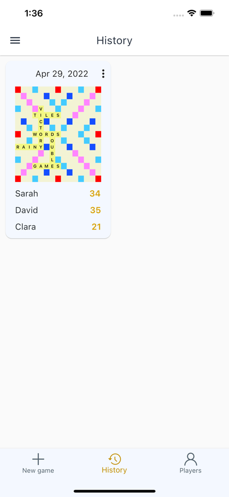 Score Keeper for Word Games - Pantalla de historial que muestra un tablero de juego de palabras pasado con las puntuaciones de los jugadores Sarah, David y Clara