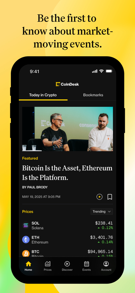 Panel de la aplicación móvil CoinDesk con un titular sobre Bitcoin y precios en tiempo real de las principales criptomonedas