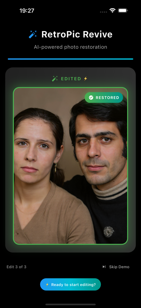 RetroRevive Restore old photos - Portrait vintage restauré par IA d'un couple dans l'application mobile RetroRevive.