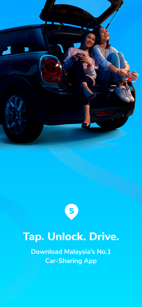 Two friends sitting in the open trunk of a car promoting the SOCAR car sharing app