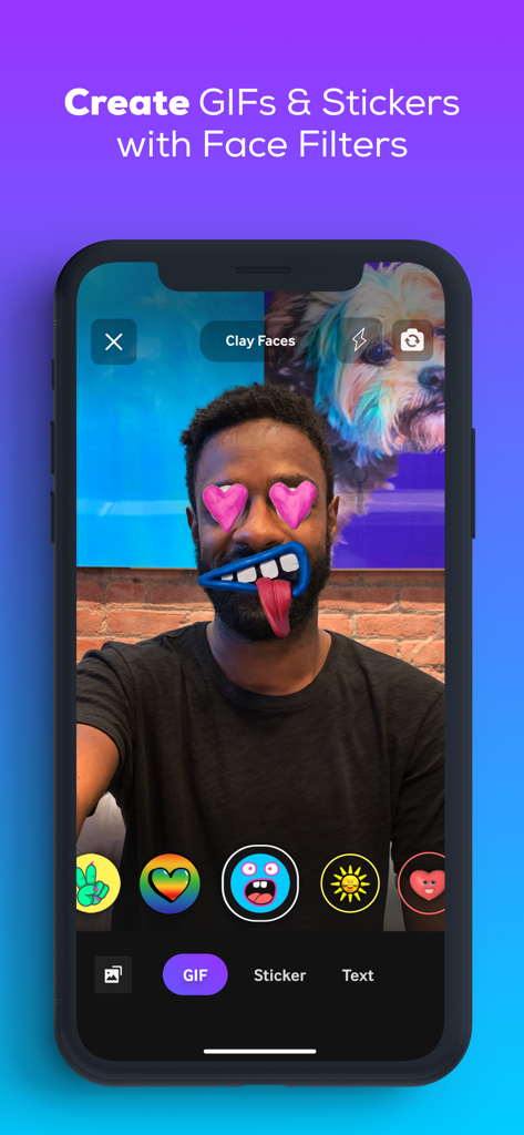 Teléfono inteligente que muestra la interfaz de la aplicación GIPHY con un usuario aplicando un filtro facial divertido para crear un GIF personalizado.