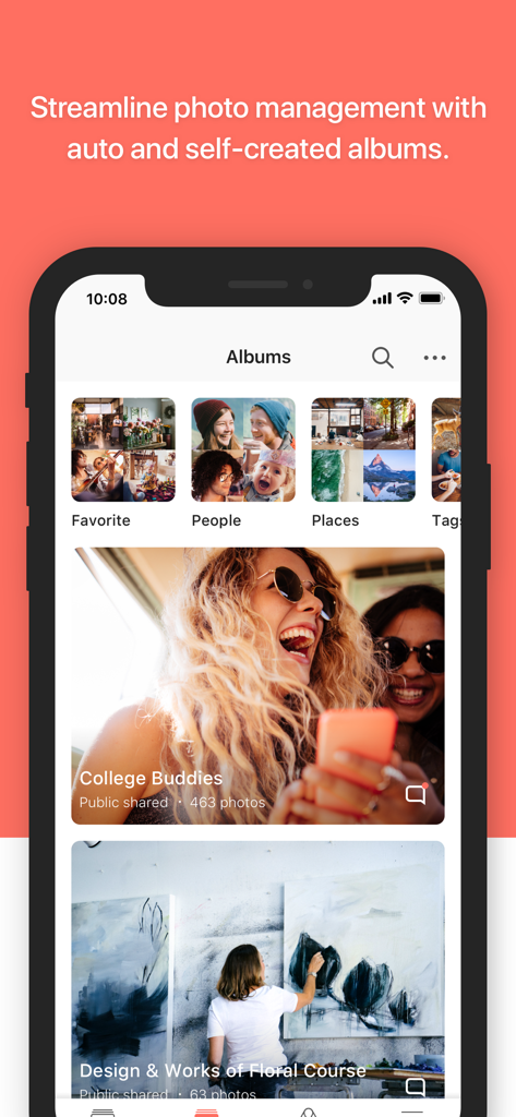 Interfaccia dell'app Synology Photos che mostra album creati automaticamente per persone e luoghi e raccolte di foto personali condivise.