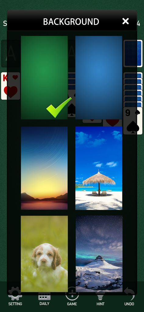Solitaire Card Games for Brain - Menú de selección de fondo personalizable en la aplicación de solitario que presenta paisajes naturales y opciones de color