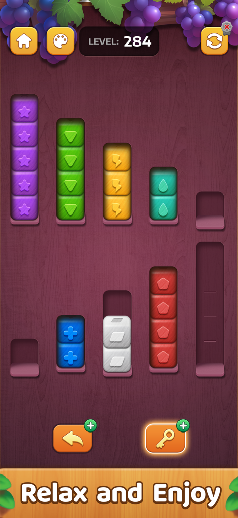 Block Sort: Color Puzzle Games - Pantalla de jugabilidad de un juego de puzzle de clasificación de colores con varios bloques de colores en contenedores verticales