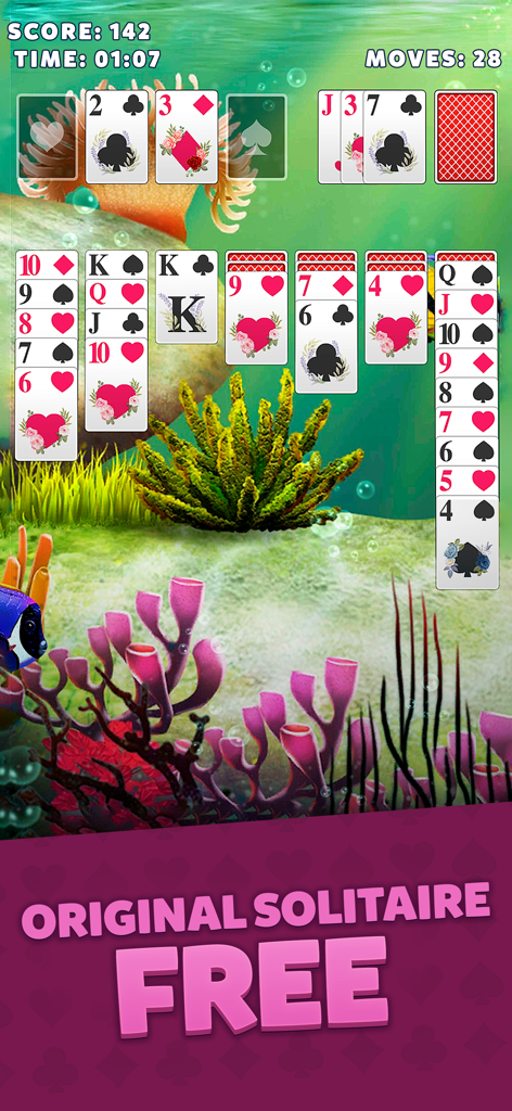 Solitaire Classic Klondike - Jugabilidad de Solitario Clásico Klondike con un tema submarino y cartas florales.