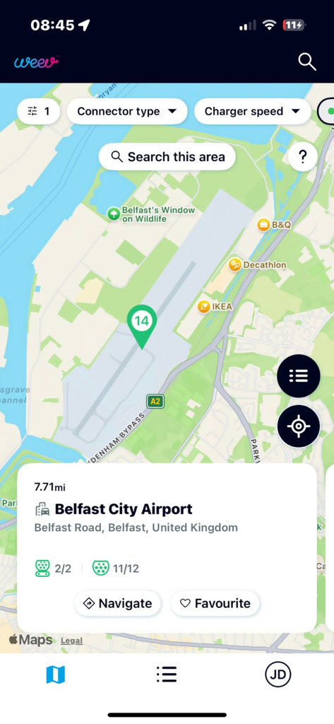 My Weev - Pantalla de la aplicación My Weev que muestra la disponibilidad de estaciones de carga de vehículos eléctricos cerca del Aeropuerto de la Ciudad de Belfast