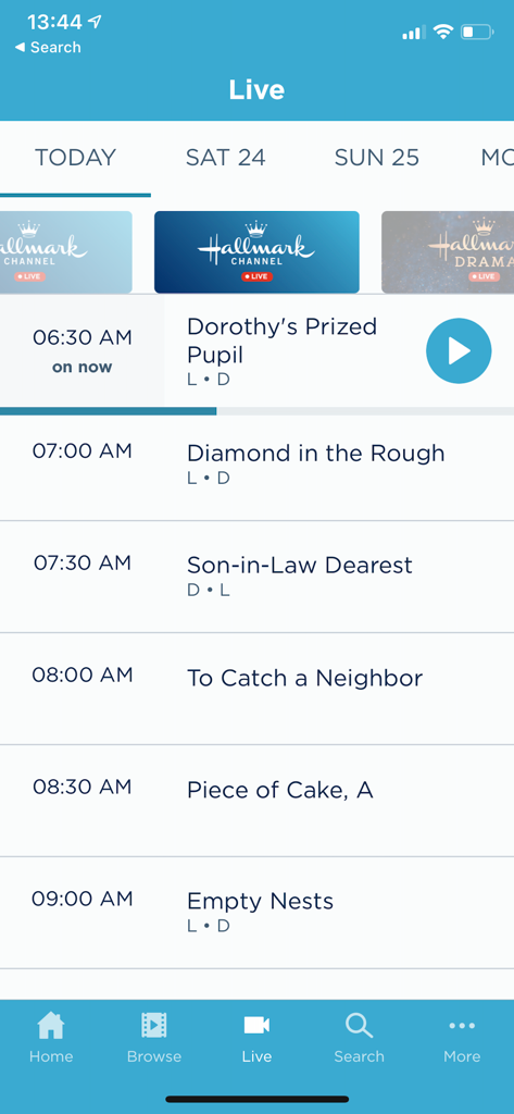 Hallmark TV - La aplicación Hallmark TV muestra un horario de televisión en vivo con títulos de películas y horarios de transmisión para diferentes canales de Hallmark.