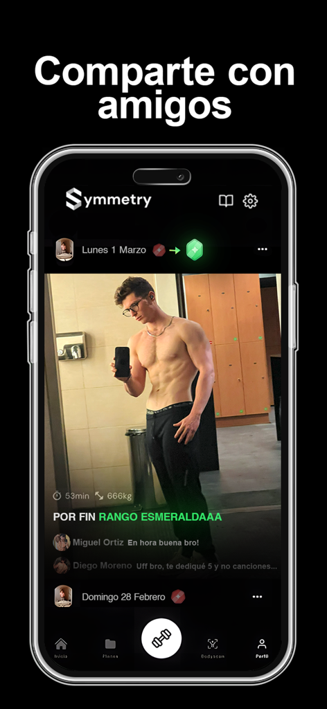 Symmetry: Rutinas Gimnasio Pro - Interfaz del feed social de la aplicación Symmetry que muestra una foto de progreso de gimnasio de un usuario y el estado de rango esmeralda.