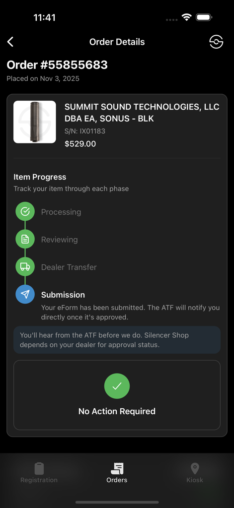 Uno screenshot dell'app mobile Silencer Shop che mostra i dettagli dell'ordine e il monitoraggio dei progressi per un acquisto di silenziatore
