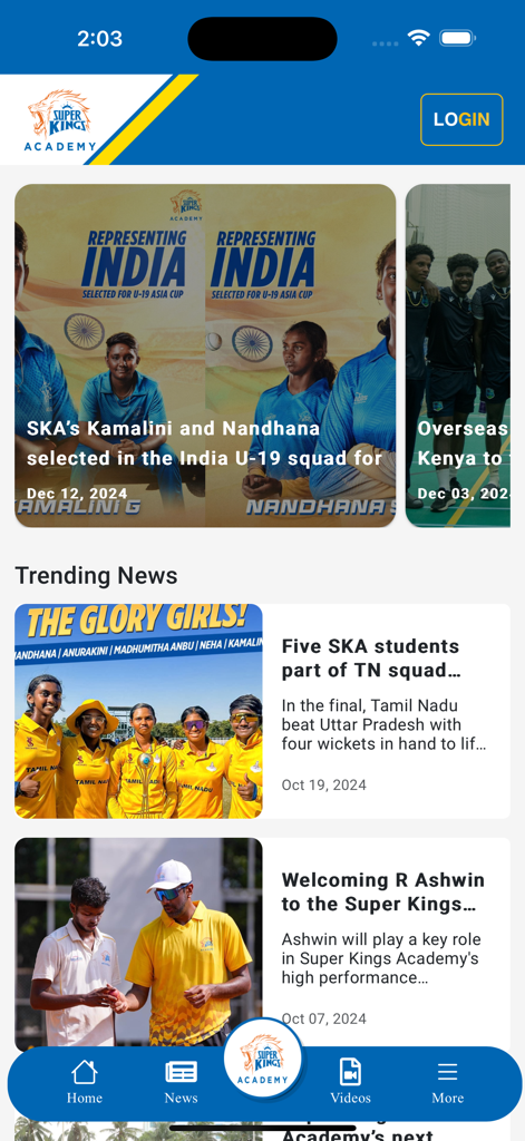 Super Kings Academy - Aplicación móvil Super Kings Academy que muestra noticias de cricket y destacados de estudiantes.