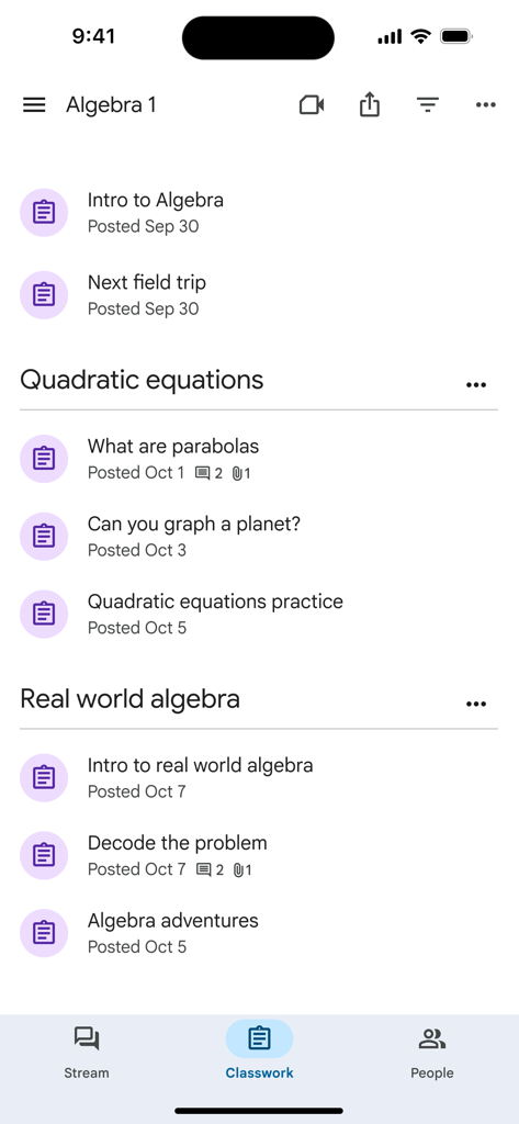Schermata dell'app Google Classroom che mostra un elenco di compiti di Algebra 1 organizzati per argomento