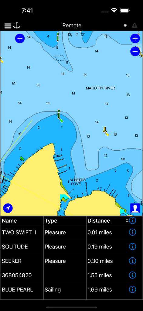 Um mapa náutico no aplicativo WilhelmSK mostrando localizações de barcos e uma lista de embarcações AIS.