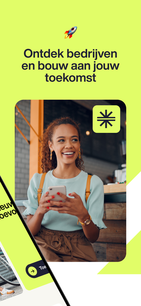 Tomorrow Talents - A young woman smiling while using the Tomorrow Talents app featuring the Dutch text Ontdek bedrijven en bouw aan jouw toekomst.