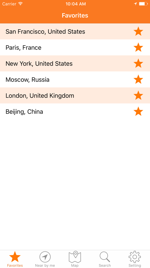 サンフランシスコやニューヨークのような世界中の保存された都市のリストを示す複数の気象予報アプリのお気に入り画面