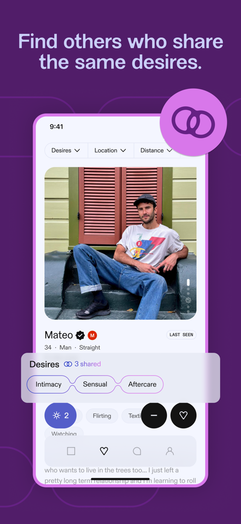 Feeld: Open-Minded Dating App - Uno schermo di smartphone che mostra un profilo utente Feeld con tag di interesse condivisi per intimità e aftercare