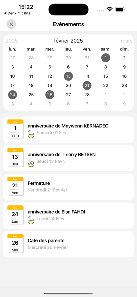 PepApp - by Kidizz - Écran PepApp montrant un calendrier mensuel et une liste d'événements de la crèche, y compris les anniversaires et les rencontres café parents.