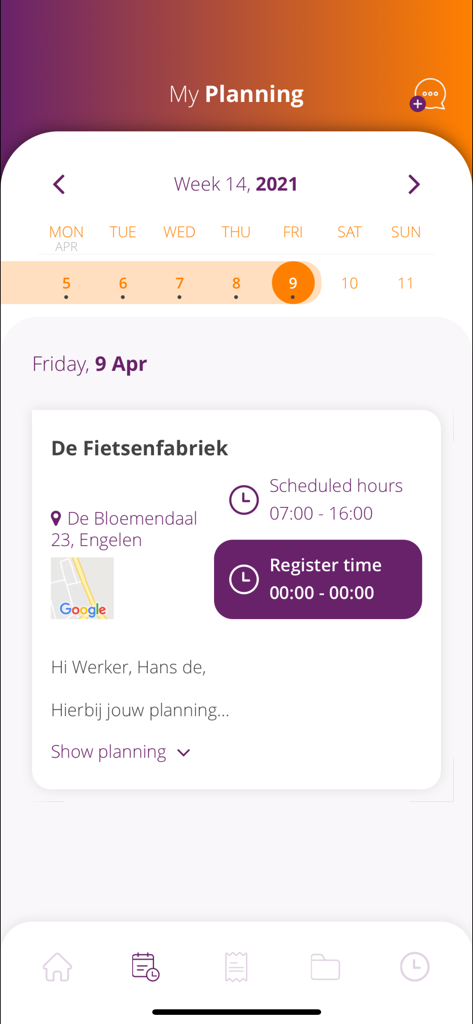 Oberfläche der mobilen Plan4Flex-App mit einem wöchentlichen Arbeitsplan, Schichtdetails und einer Schaltfläche zur Zeitregistrierung.